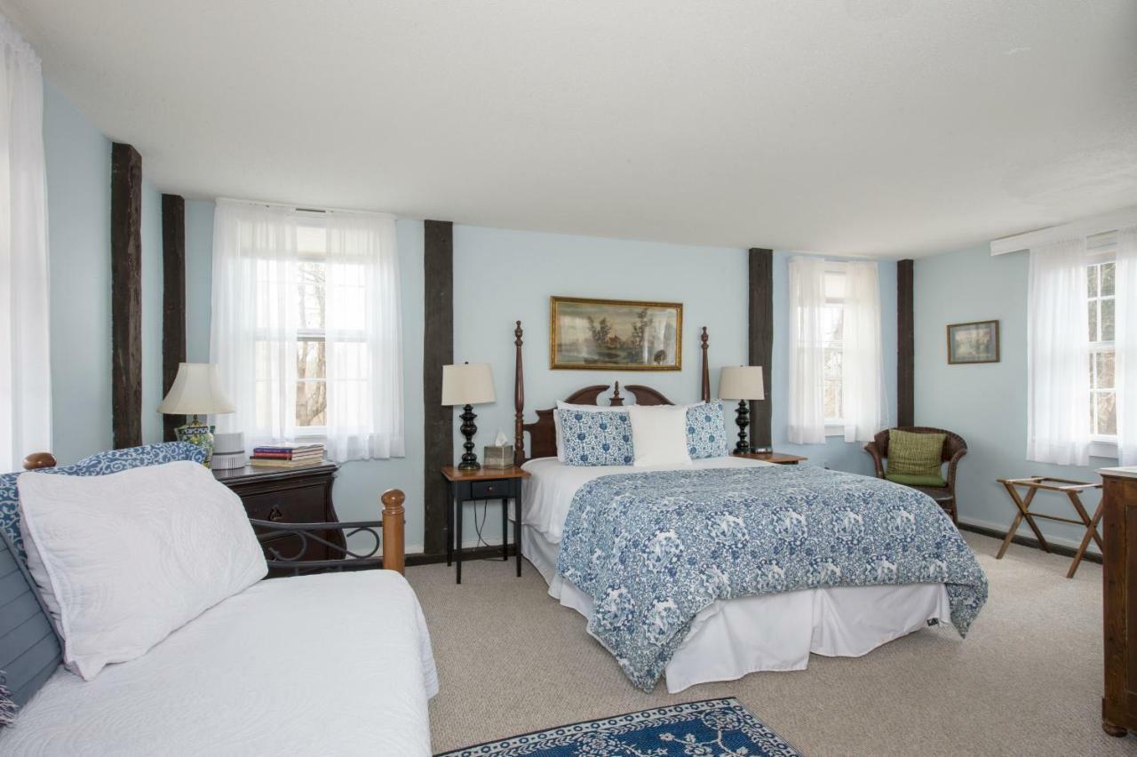 The Egremont Village Inn South Egremont Экстерьер фото