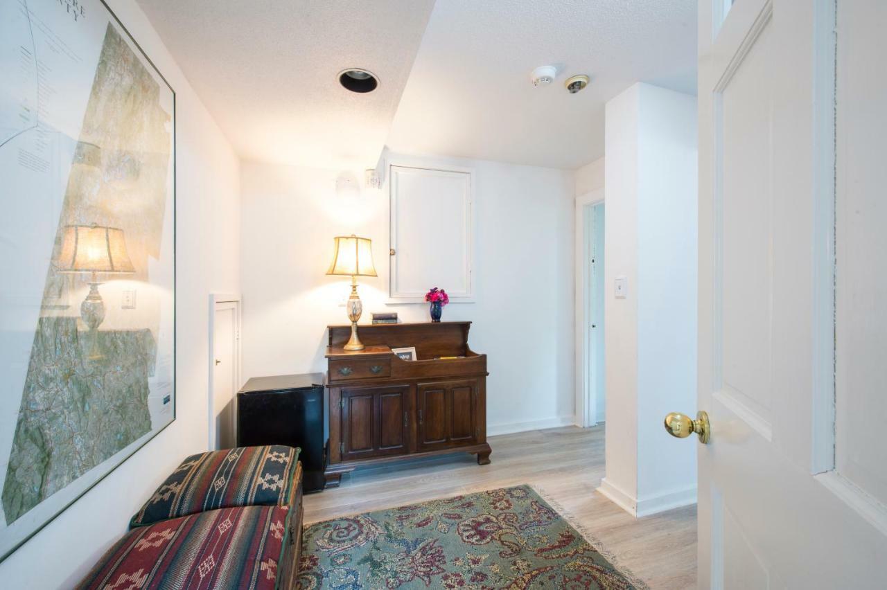 The Egremont Village Inn South Egremont Экстерьер фото